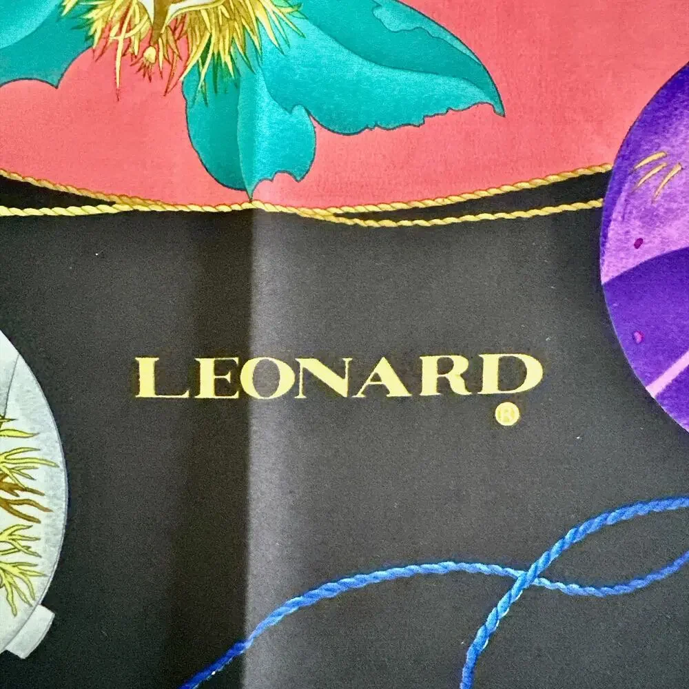 VINTAGE LEONARD HOLIDAY SILK SCARF IN GIFT BOX
